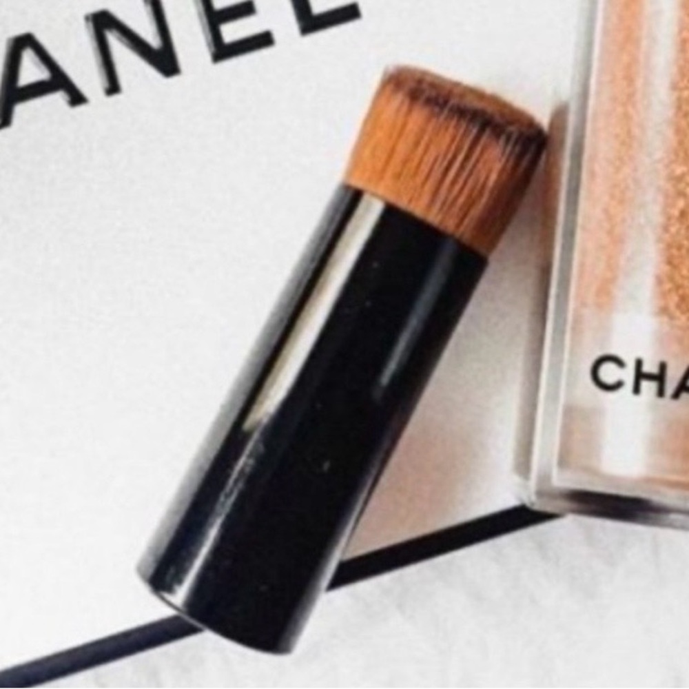 CHANEL Mini Foundation Makeup Brush New without box